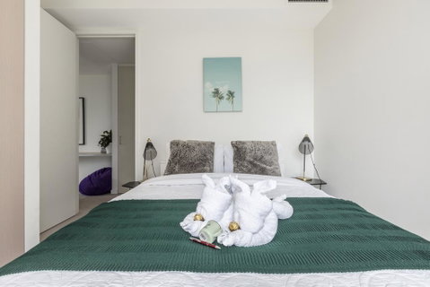 LIGHT, AIRY, SPACIOUS QUEENS ROAD APARTMENT - Tourism Caloundra 3