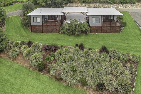 Lilypad Luxury Cabins - Tourism Caloundra 2
