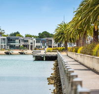Luxe 101  Martha Cove waterfront luxury on the marina walk to beach - Tourism Caloundra