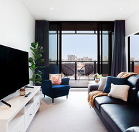 Luxe Apartment Five Minutes From Airport and City - Tourism Caloundra