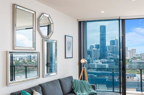 Luxury River City Views With Pool, Gym, Cafe, WiFi, Hospital - Tourism Caloundra 3