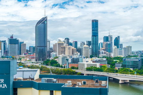 Luxury River City Views With Pool, Gym, Cafe, WiFi, Hospital - Tourism Caloundra 2