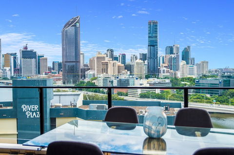 Luxury River City Views With Pool, Gym, Cafe, WiFi, Hospital - Tourism Caloundra 1