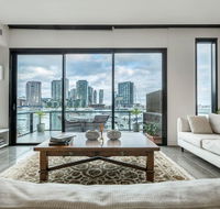 Luxury Waterfront 4BDR Townhouse with Amazing Views - Tourism Caloundra