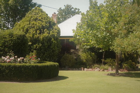 Lynrose Place - Tourism Caloundra 0