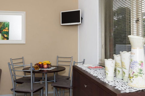 M104 Central Location In Free Transit Zone - Tourism Caloundra 2