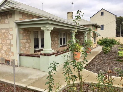 MacDonnell House Naracoorte - Tourism Caloundra 1