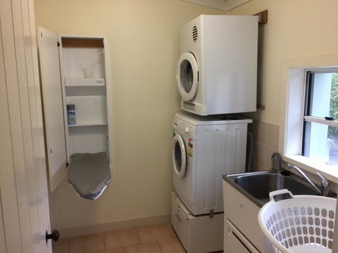 MacDonnell House Naracoorte - Tourism Caloundra 3