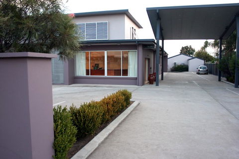 Mackellar Motel - Tourism Caloundra 0