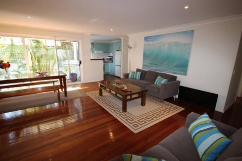 MAGIC BEACH HOUSE - PET FRIENDLY - Tourism Caloundra 0