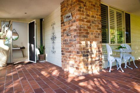 Magnificent Lakeview House - Long Jetty - Tourism Caloundra 2