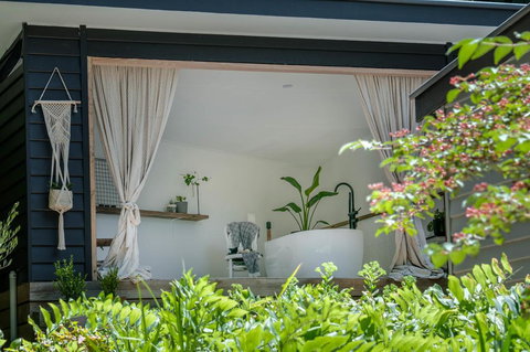 Magnolias On Mernda - Tourism Caloundra 2