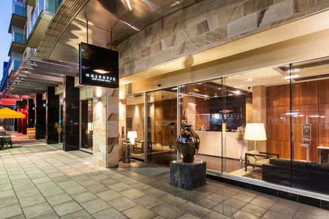 Majestic Roof Garden Hotel - Tourism Caloundra 3