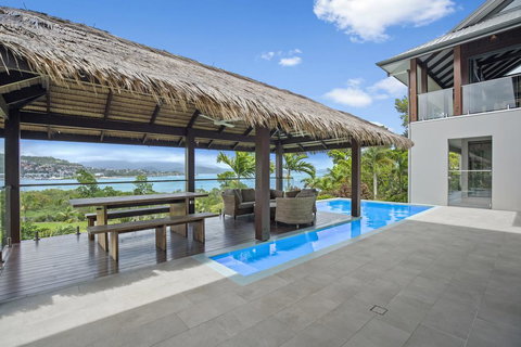 Mandalay Luxury Retreat - Tourism Caloundra 0
