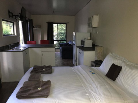 Mapleton Cabins & Caravan Park - Tourism Caloundra 3