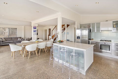 Margaret River Farmhouse - Tourism Caloundra 2