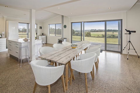 Margaret River Farmhouse - Tourism Caloundra 0