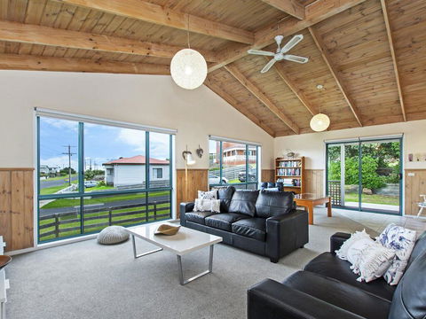Matilda - 2 Crowe Street - Tourism Caloundra 0