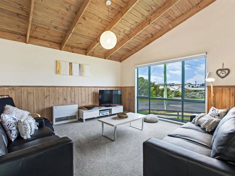 Matilda - 2 Crowe Street - Tourism Caloundra 3