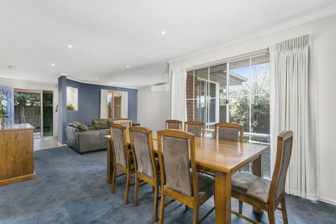 McCrae On The Beach - Right On The Magnificent Beach - Tourism Caloundra 1