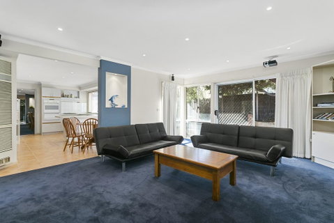 McCrae On The Beach - Right On The Magnificent Beach - Tourism Caloundra 3
