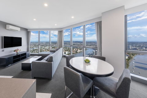 Meriton Suites Adelaide Street - Tourism Caloundra 0