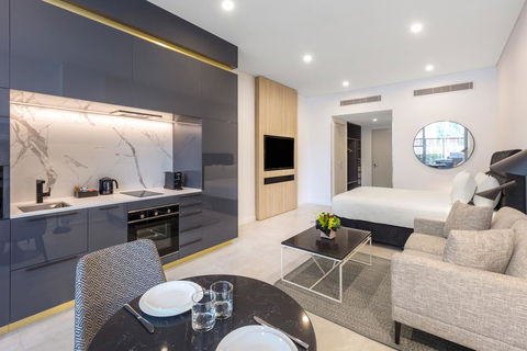 Meriton Suites Broadbeach - Tourism Caloundra 2
