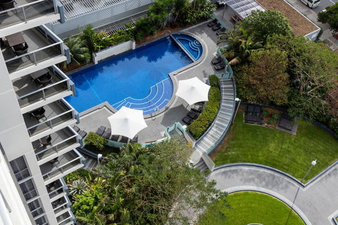 Meriton Suites Broadbeach - Tourism Caloundra 0
