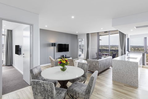 Meriton Suites Church Street, Parramatta - Tourism Caloundra 0