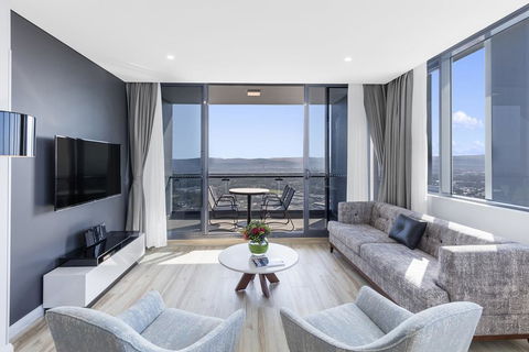 Meriton Suites Southport - Tourism Caloundra 0