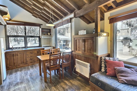 Merrigang Chalet, Dinner Plain - Tourism Caloundra 3