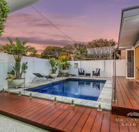 Miami Beachside Beach House - Tourism Caloundra