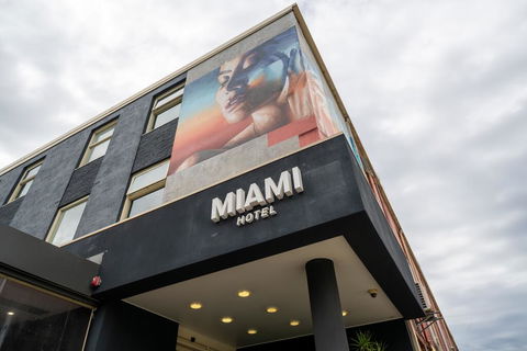 Miami Hotel Melbourne - Tourism Caloundra 0
