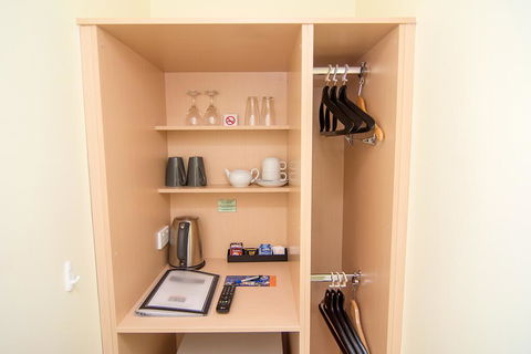 Miami Hotel Melbourne - Tourism Caloundra 2