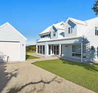 Middle Rock Beach House - Beach Front Lake Cathie - Tourism Caloundra