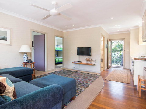 Middles - Villa Manyana 02 - Tourism Caloundra 0