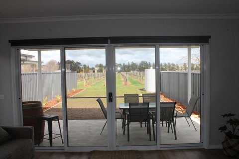 Milawa Vineyard Views - Guesthouse 2 - Tourism Caloundra 2