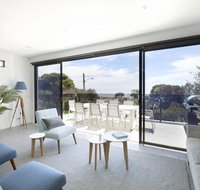 Mills Beach Retreat Luxury Family Retreat with hydrotherapy spa opposite beach walk to village - Tourism Caloundra