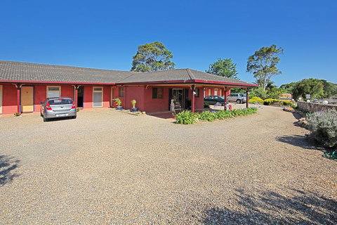 Milton Village Motel - Tourism Caloundra 2