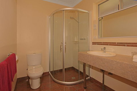 Milton Village Motel - Tourism Caloundra 3