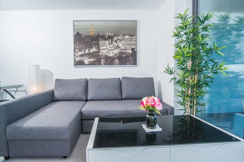 Minimalism Modern Apartment, Waterview, Parking, IGA - Tourism Caloundra 2