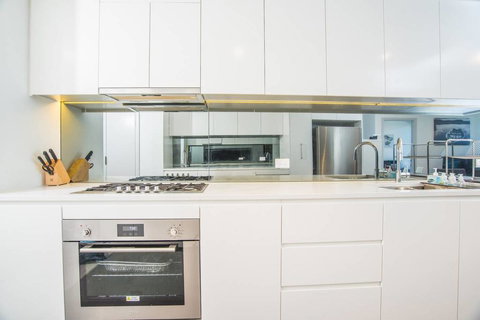 Minimalism Modern Apartment, Waterview, Parking, IGA - Tourism Caloundra 3