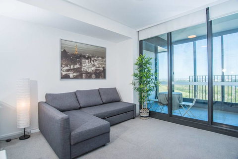 Minimalism Modern Apartment, Waterview, Parking, IGA - Tourism Caloundra 1