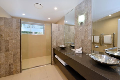 Mirage Luxury Villas - Tourism Caloundra 3