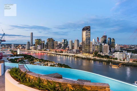 Modern Apartment In South Brisbane Infinity Pool - Tourism Caloundra 1
