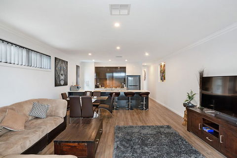 Modern Luxury At Christies Beach - Tourism Caloundra 3