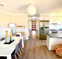 Modern Majestic - everything you need - private location - Tourism Caloundra