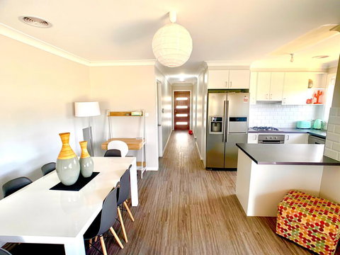 Modern Majestic - Everything You Need - Private Location - Tourism Caloundra 0