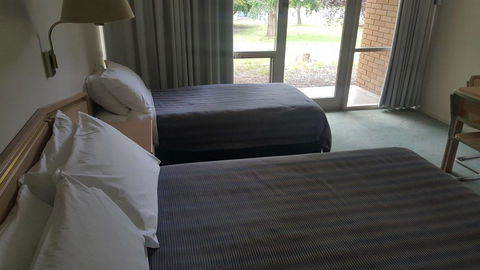 Moe Parklands Motel - Tourism Caloundra 0