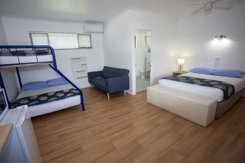 Moffat Beach Motel Caloundra - Tourism Caloundra 2